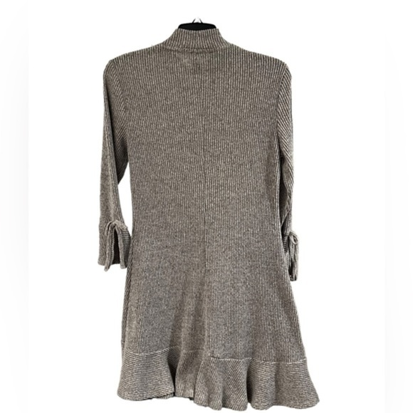 Lauren CONRAD GRAY SWEATER DRESS BELL SLEEVES FOUNCE HEM MEDIUM‎ - Picture 3 of 7